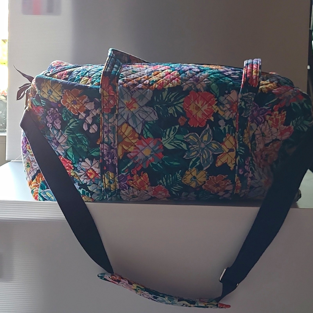 NWOT Vera Bradley Happy Blooms Large Travel Duffel Bag Quilted Floral Luggage